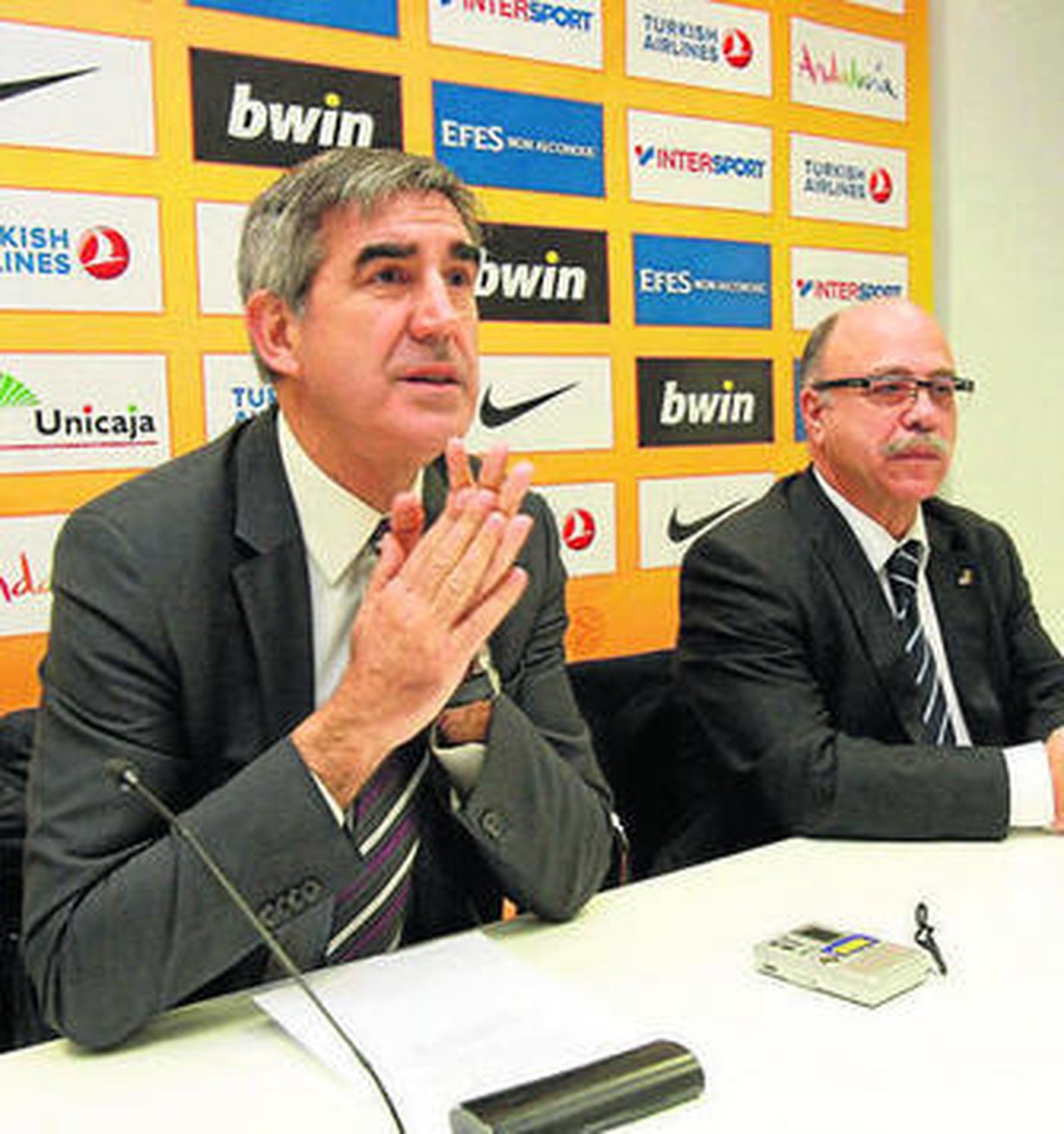 Jordi Bertomeu, con Eduardo García en el Carpena.