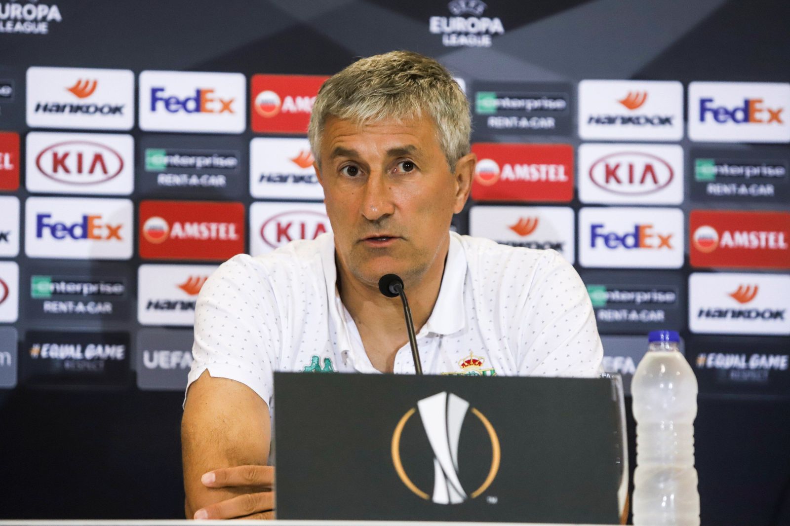 Setién, en un momento de su comparecencia en Atenas.