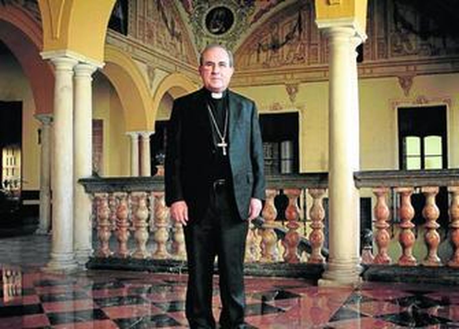 Monseñor Asenjo en el Palacio Arzobispal en una imagen reciente.