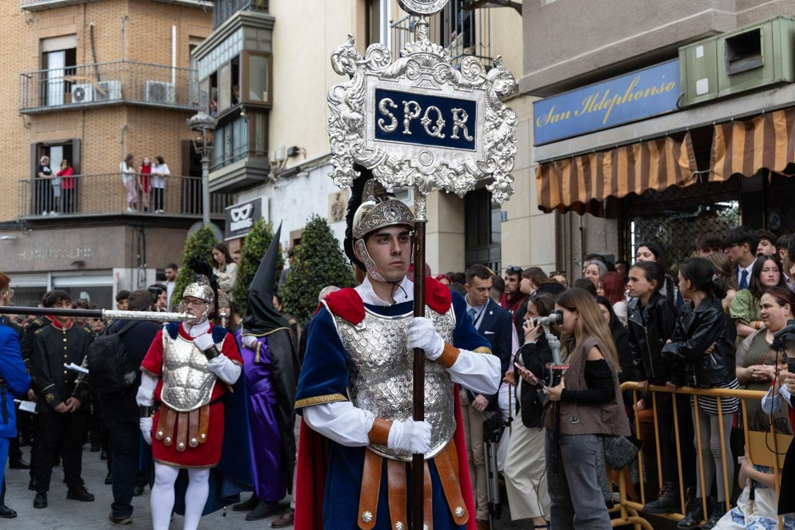 Los jiennenses arropan a las tres cofradías de la tarde en un Domingo de Ramos más caluroso de lo esperado (II)
