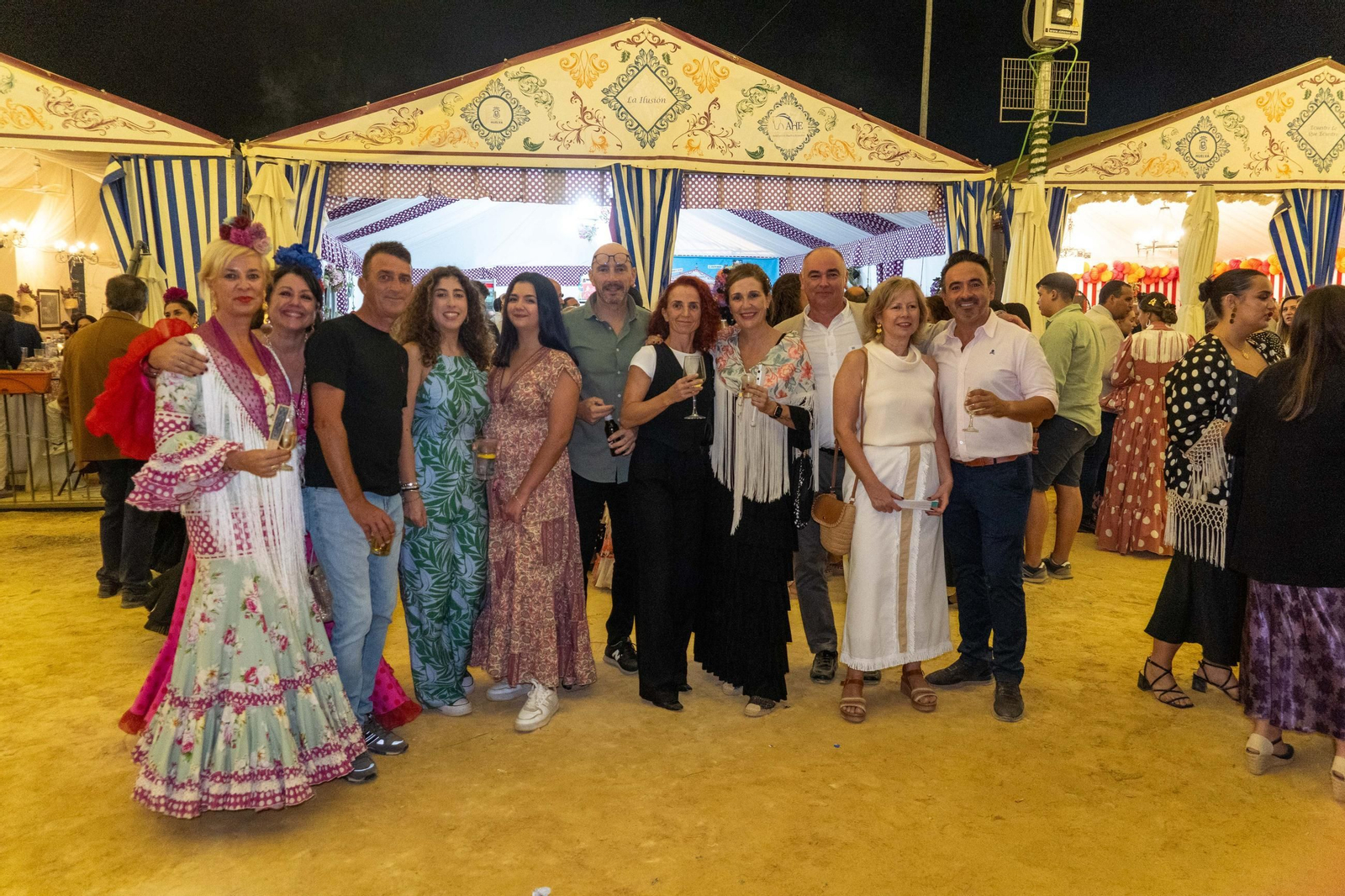 Imágenes del ambiente del ambiente de la noche del domingo en la Feria de Otoño y del Caballo 2025 de Huelva