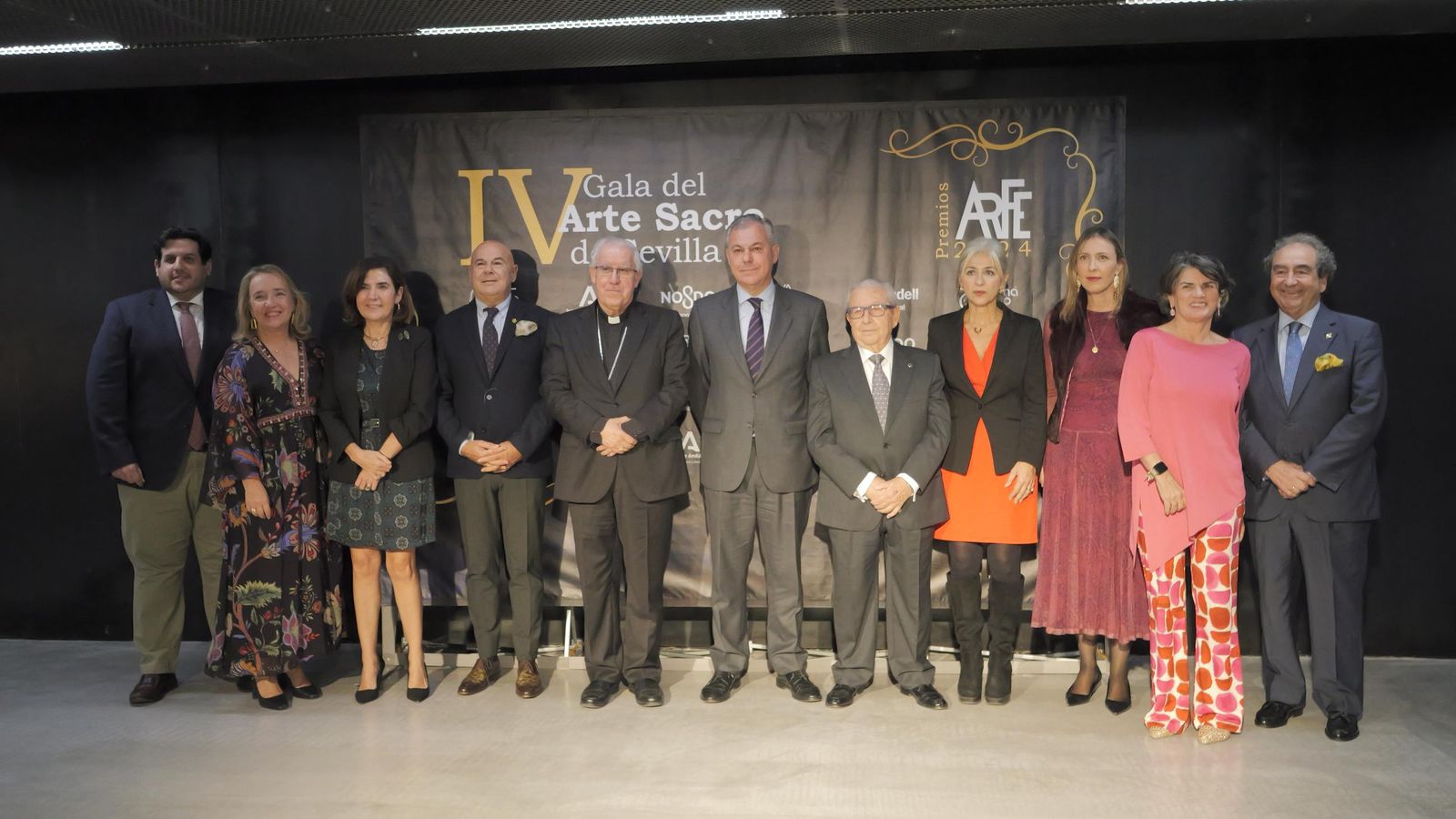 Fotografía de familia con protagonistas y personalidades