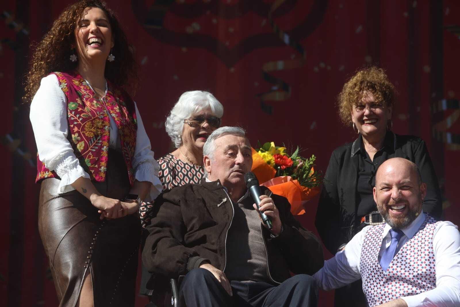 Imágenes de las entrega de insignias de las peñas del Carnaval de San Fernando.
