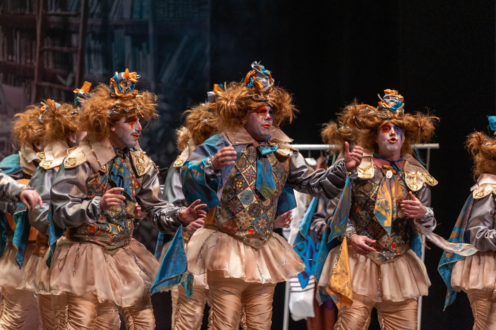 Imágenes de la actuación de la comparsa  de  Dos Hermanas "Feberillo el loco" en el Carnaval Colombino