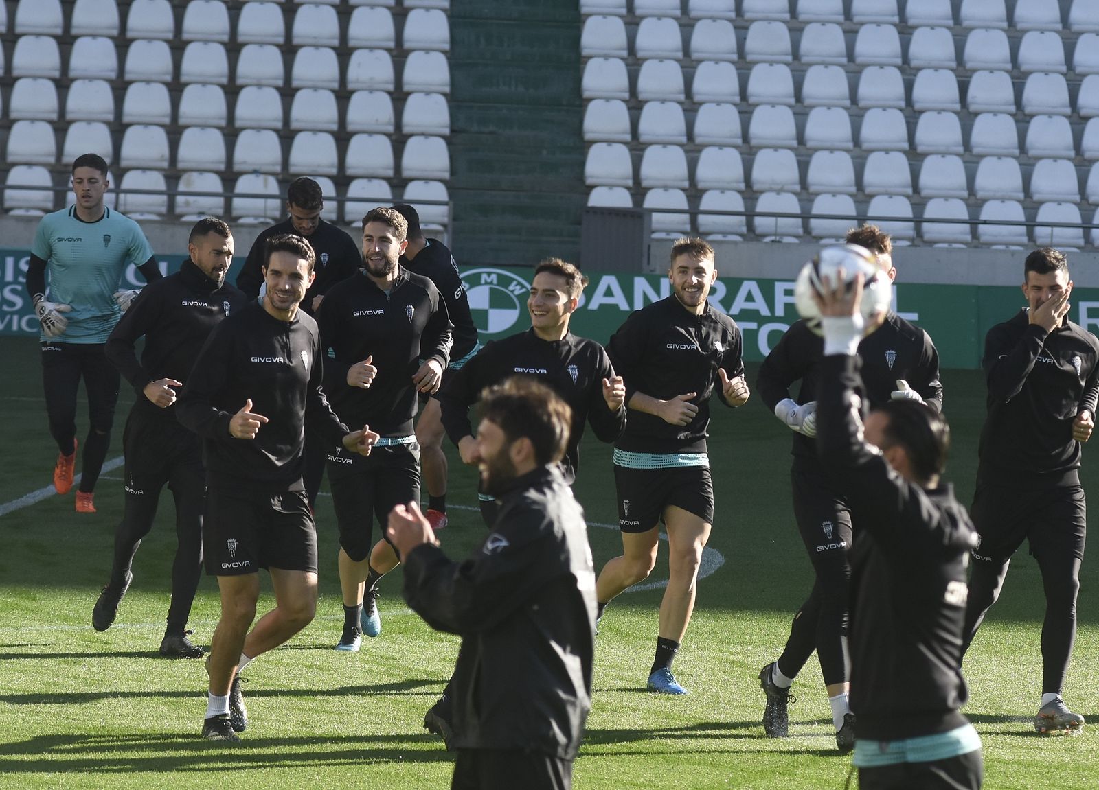 El regreso al trabajo del Córdoba CF tras el parón navideño, en imágenes