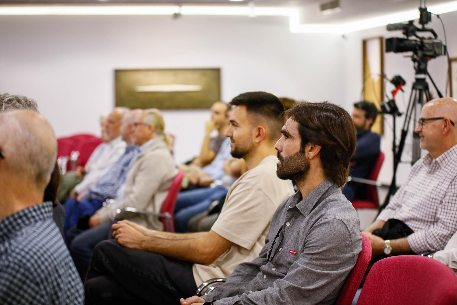 Semana de la Cultura UAL en Fundación Unicaja de Almería con Juan Luis Cano experto en defensa planetaria, en imágenes