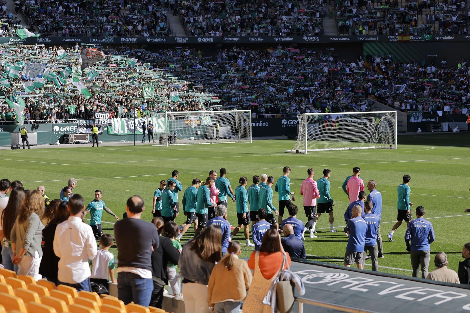 Las fotos del entrenamiento del Betis a puerta abierta