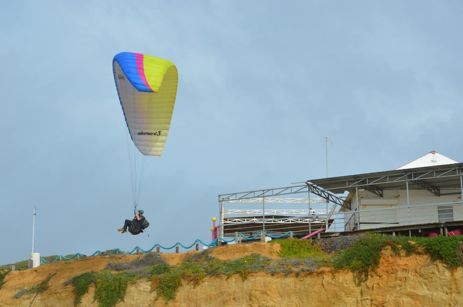La duna de salto de parapente más alta de Europa está en esta playa de Huelva