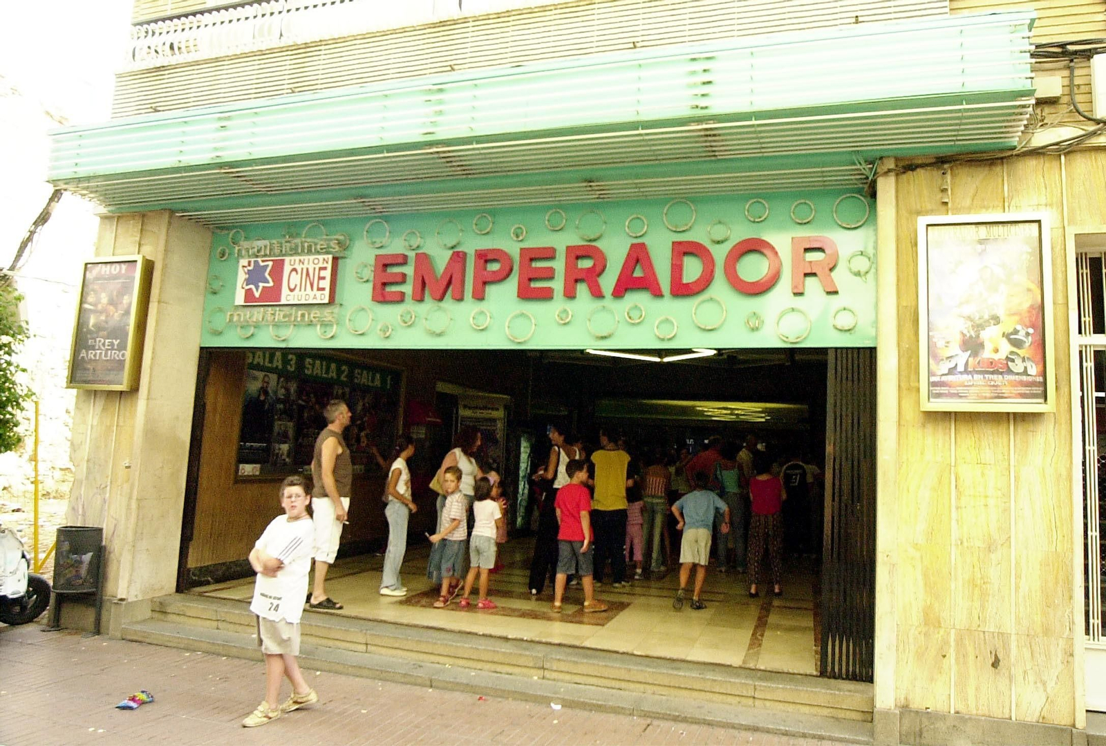 El cine Emperador en la calle Arquitecto Pérez Carasa El cine Emperador en la calle Arquitecto Pérez Carasa