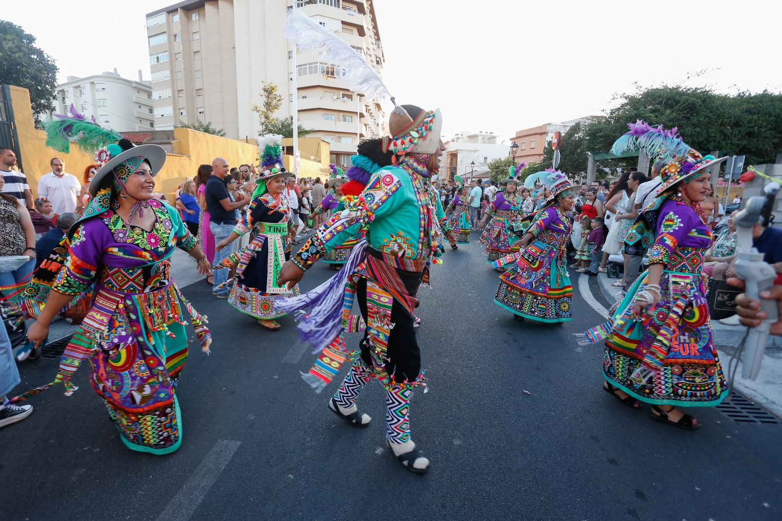 Búscate en las fotos de la cabalgata de la Feria de La Línea