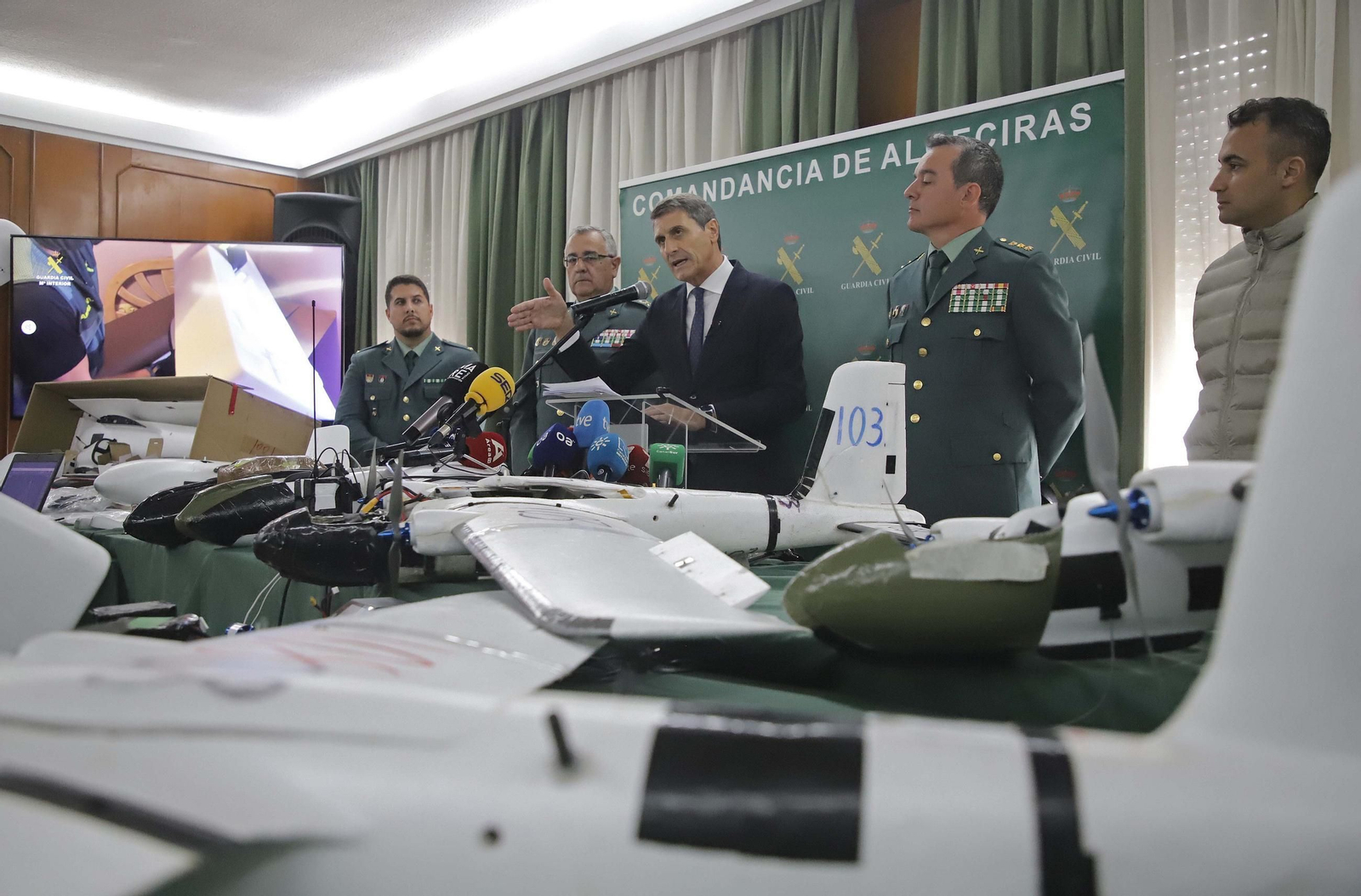 Fotos de los drones de largo alcance para introducir hachís en España desde Marruecos incautados por la Guardia Civil en Algeciras