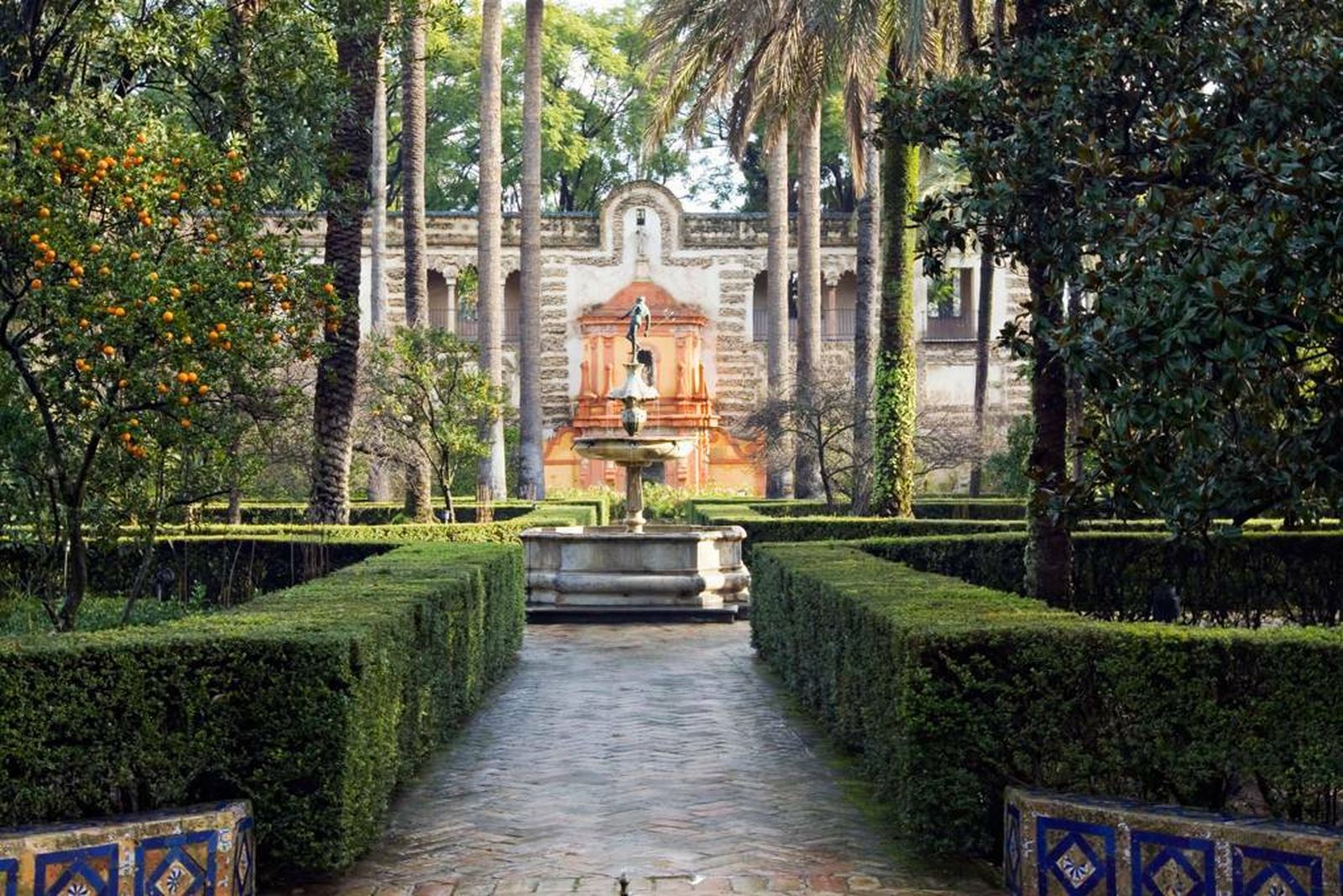 El Alcázar de Sevilla, uno de sus lugares más famosos.