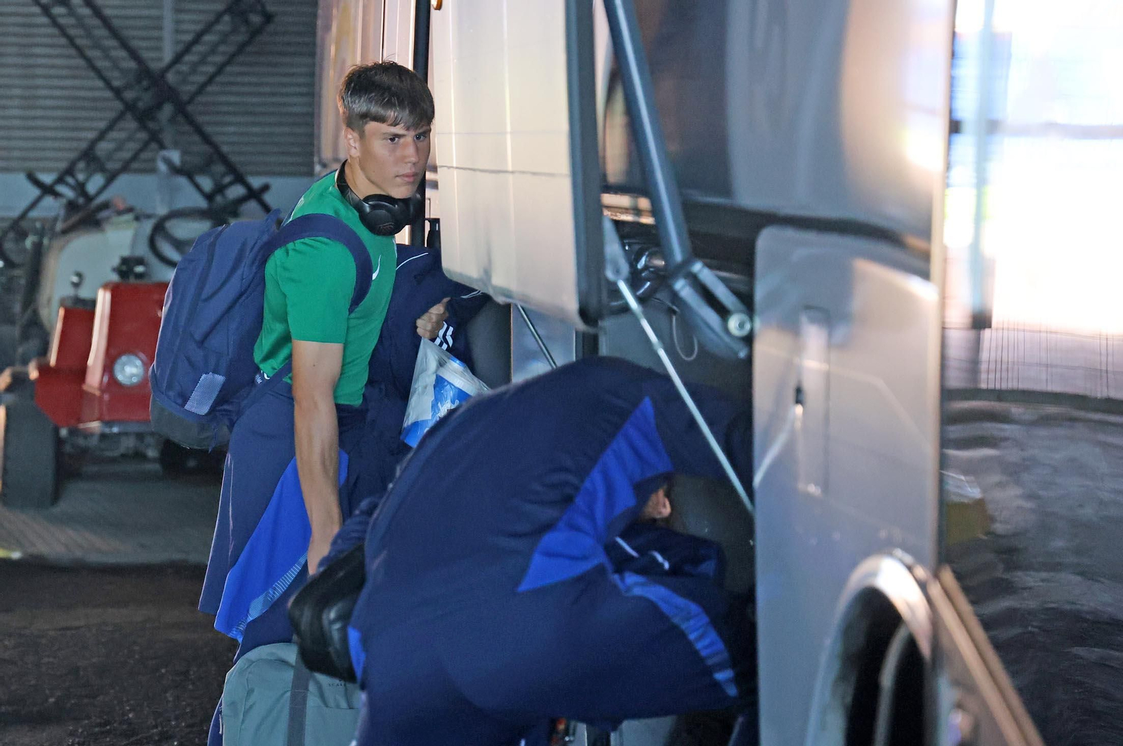 Imágenes de la salida en autobús del Recreativo de Huelva hacia Madrid