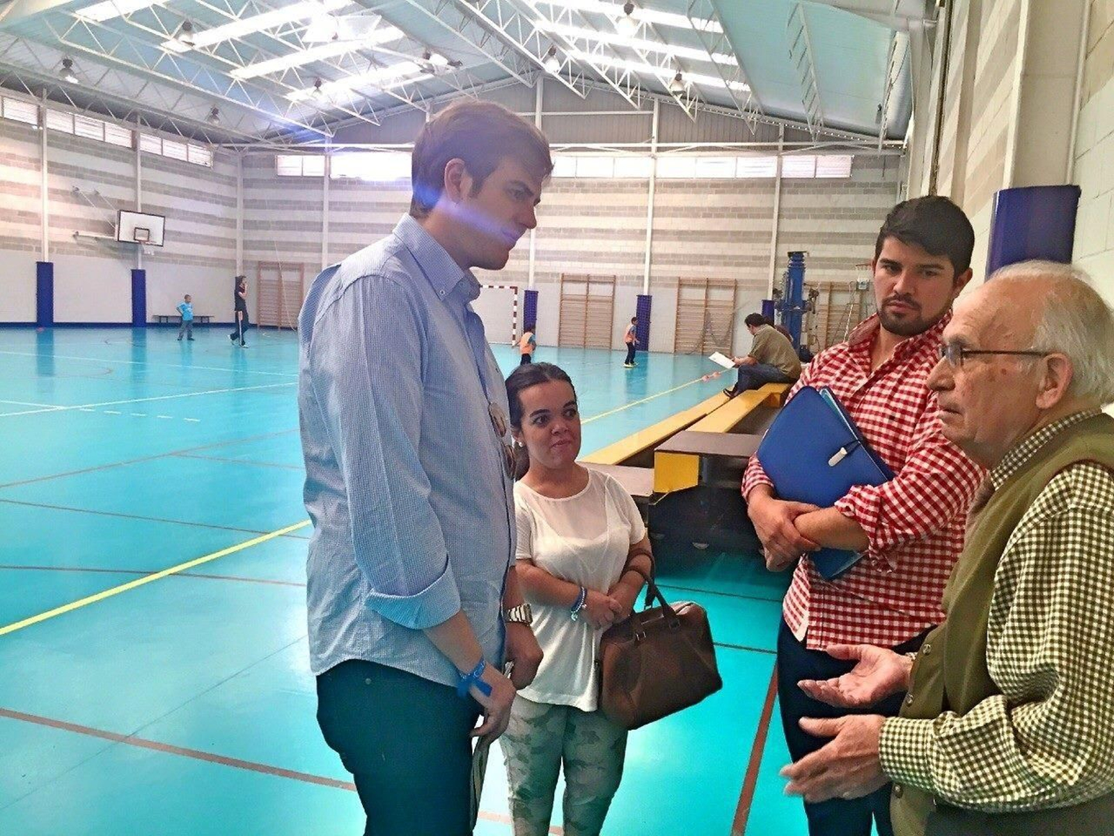 Alberto Guerrero junto a los concejales Javier Vázquez y Jorge Juliá en una foto de archivo.