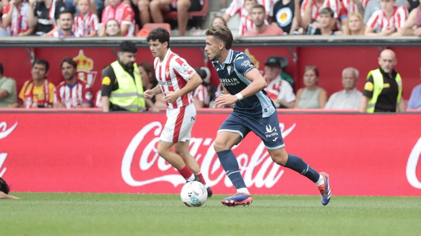 Isma Ruiz en una acción del Sporting - Córdoba CF