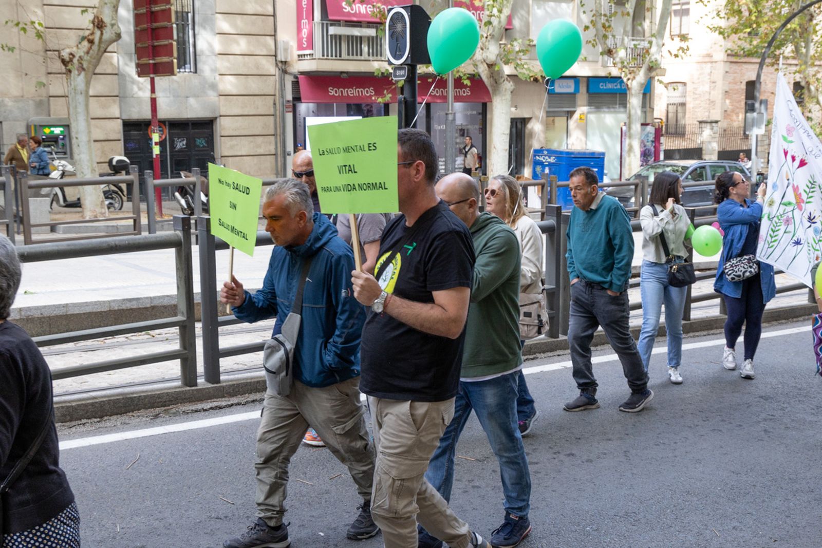 Marcha organizada con motivo del Día Mundial de la Salud Mental, en imágenes