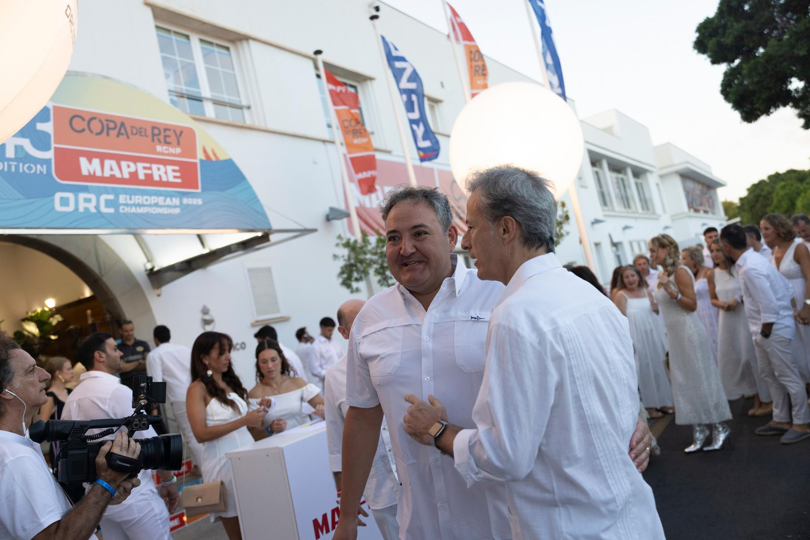 Búscate en el Cóctel de Blanco de la Copa del Rey Mapfre de vela