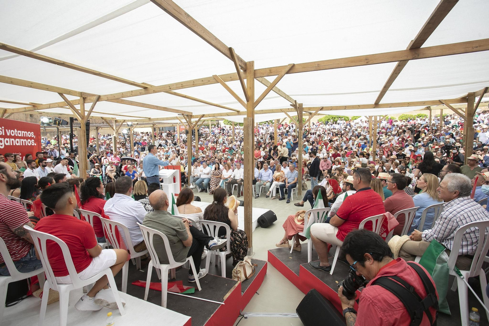 Así ha comenzado la campaña Juan Espadas con Pedro Sánchez, en Almería