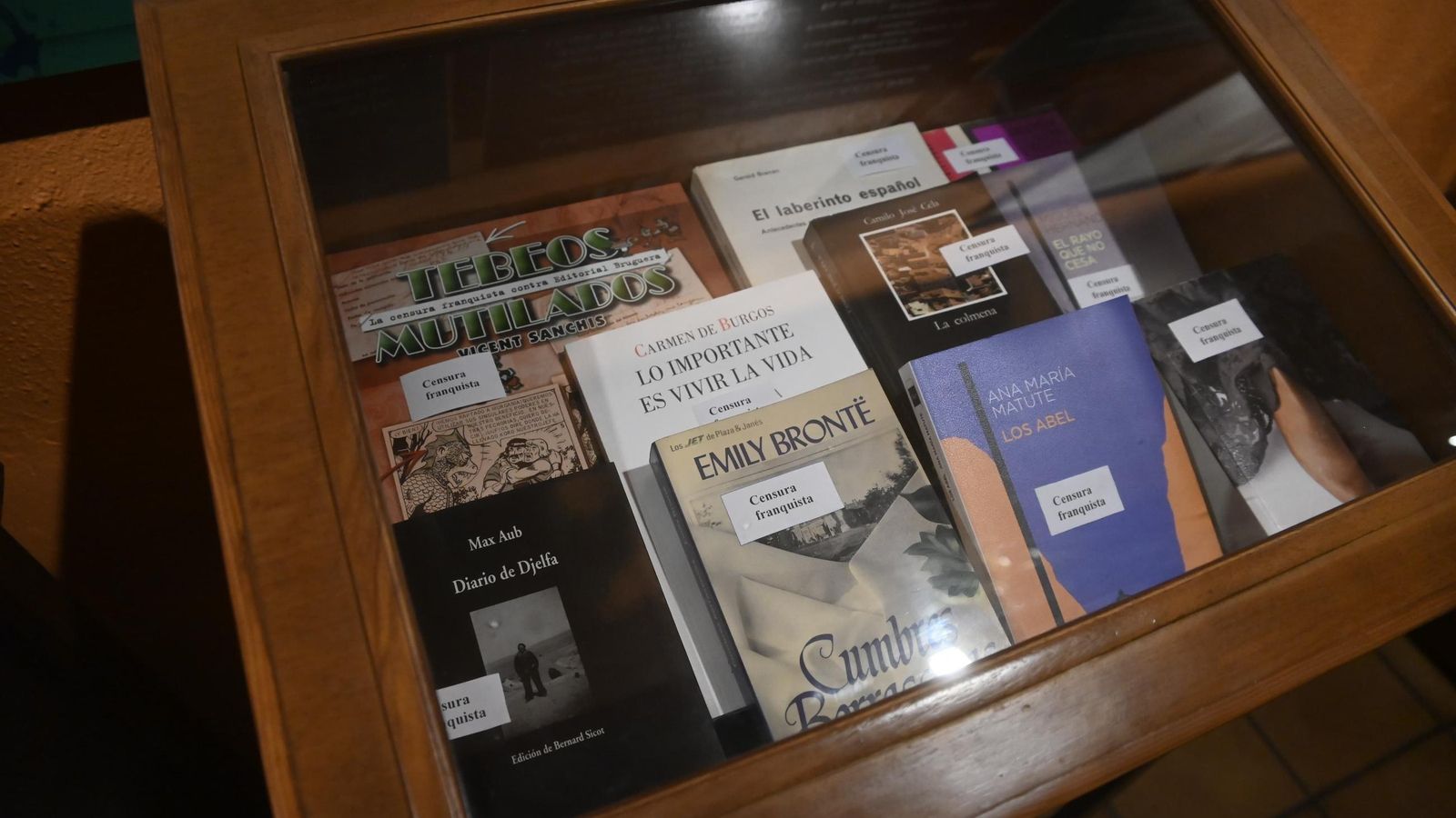 Libros quemados y censurados en la Casa Sefarad