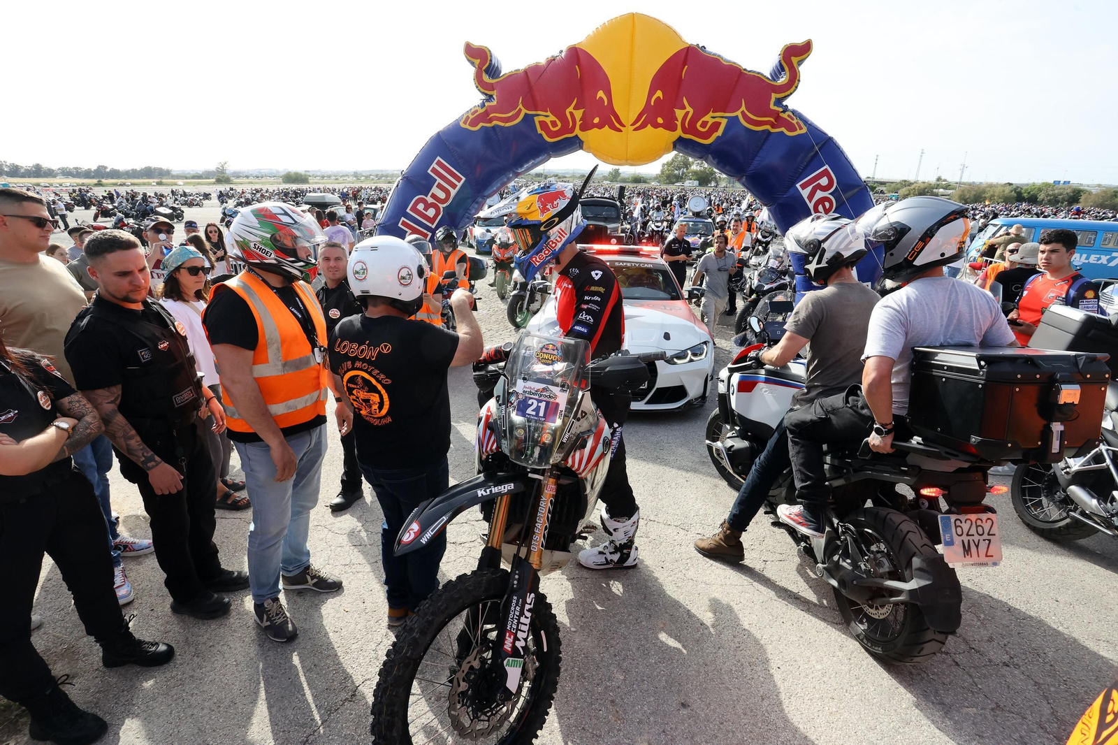 Salida de la caravana motera desde el Circuito de Jerez - Ángel Nieto Salida de la caravana motera desde el Circuito de Jerez - Ángel Nieto