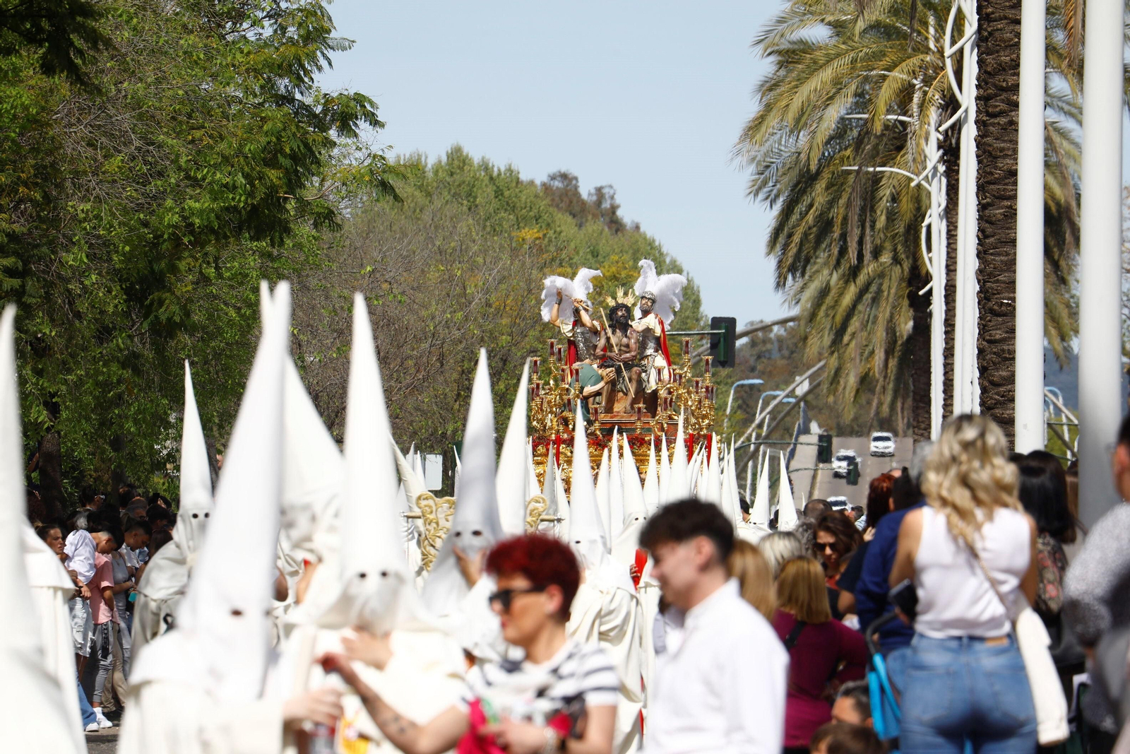 Lunes Santo en Córdoba: la procesión de la Merced, en imágenes