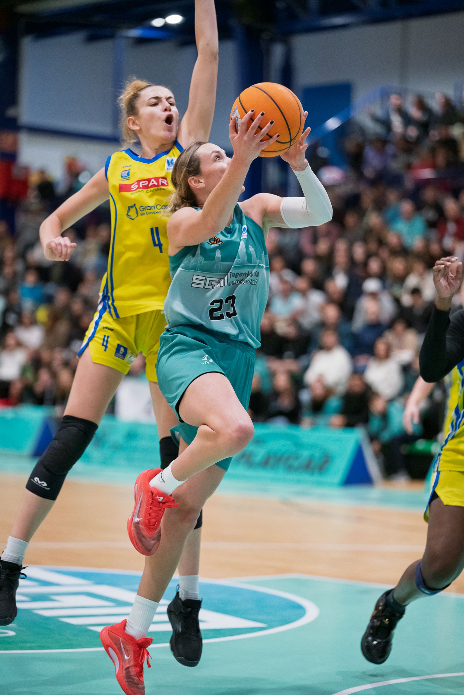 Esencial victoria del CAB Estepona ante el Spar Gran Canaria (80-64)