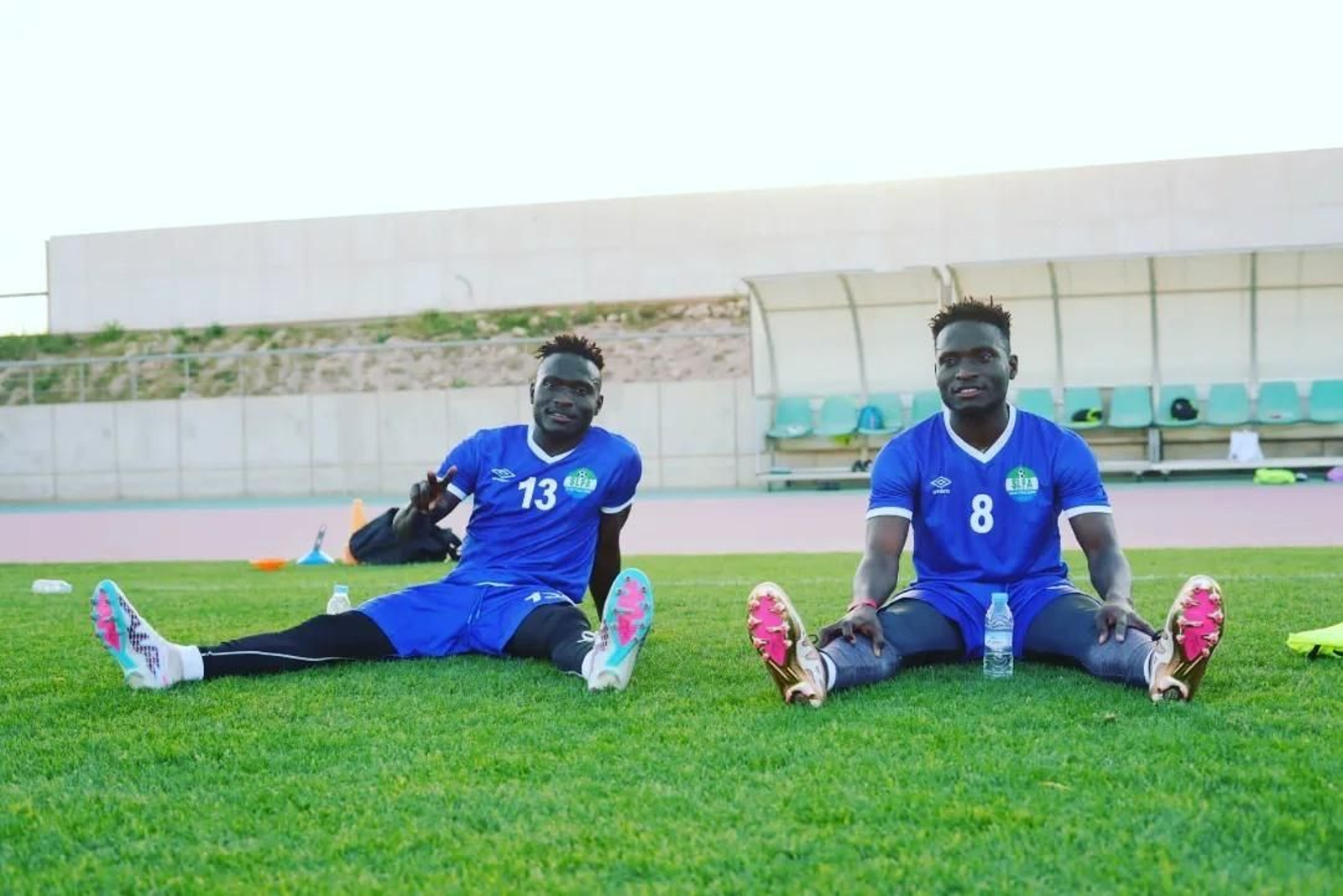 Alu y Alhassan Koroma, en un entrenamiento con Sierra Leona
