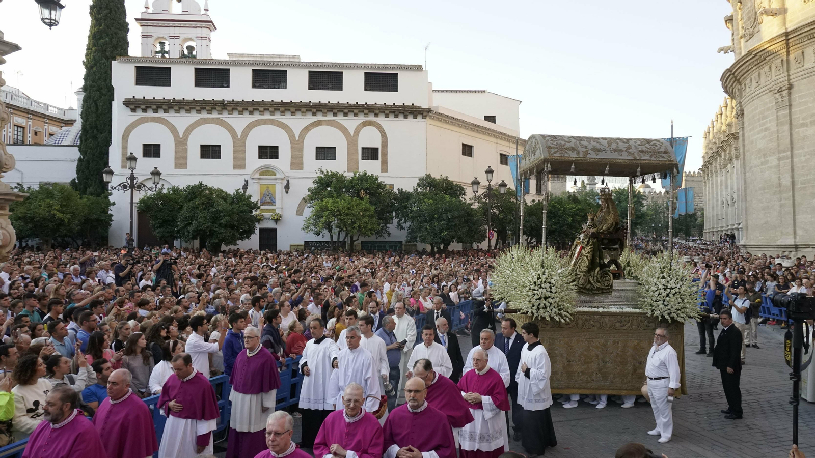 Las mejores imágenes de la procesión de la Virgen de los Reyes 2019