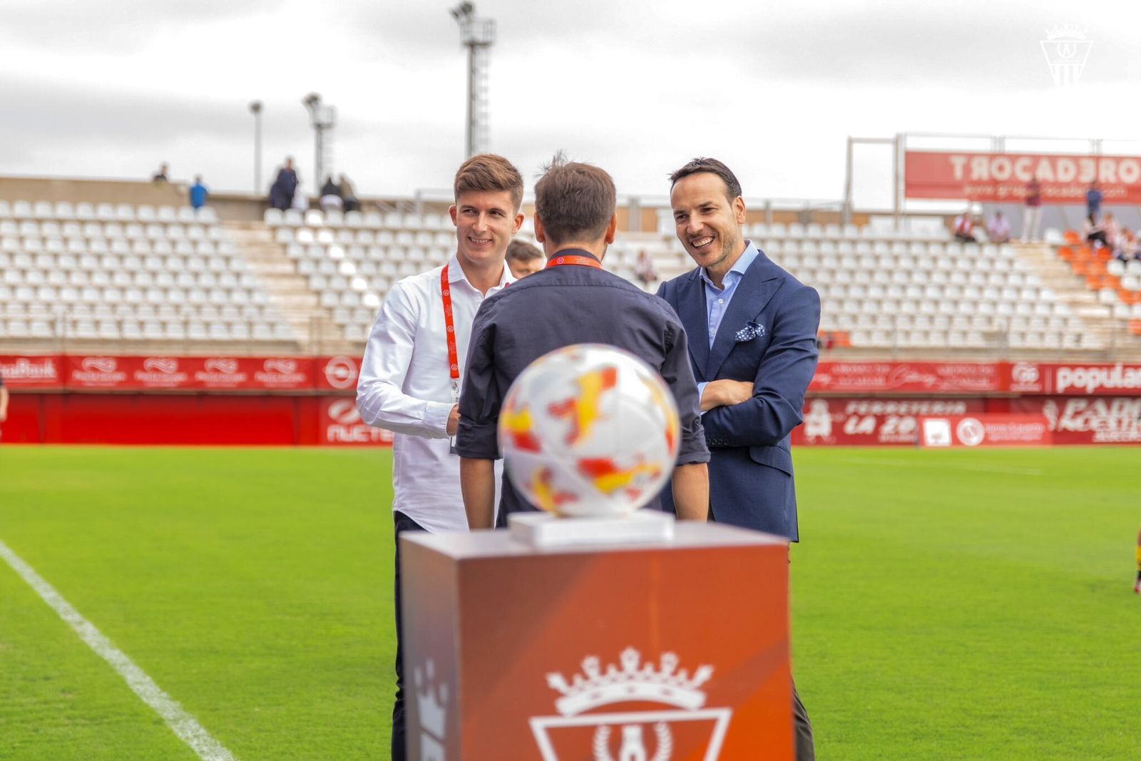 Lizarazu (i), junto a Félix Sancho antes de un partido del Algeciras.
