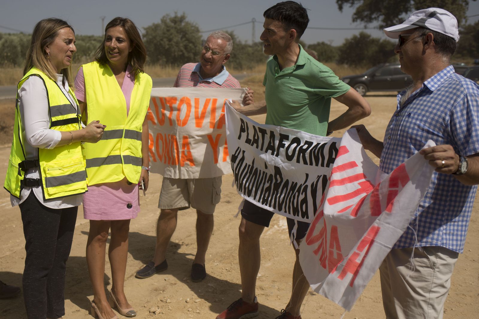 Consejera de Fomento y alcaldesa de Ronda junto a la plataforma Autovía Ronda Ya