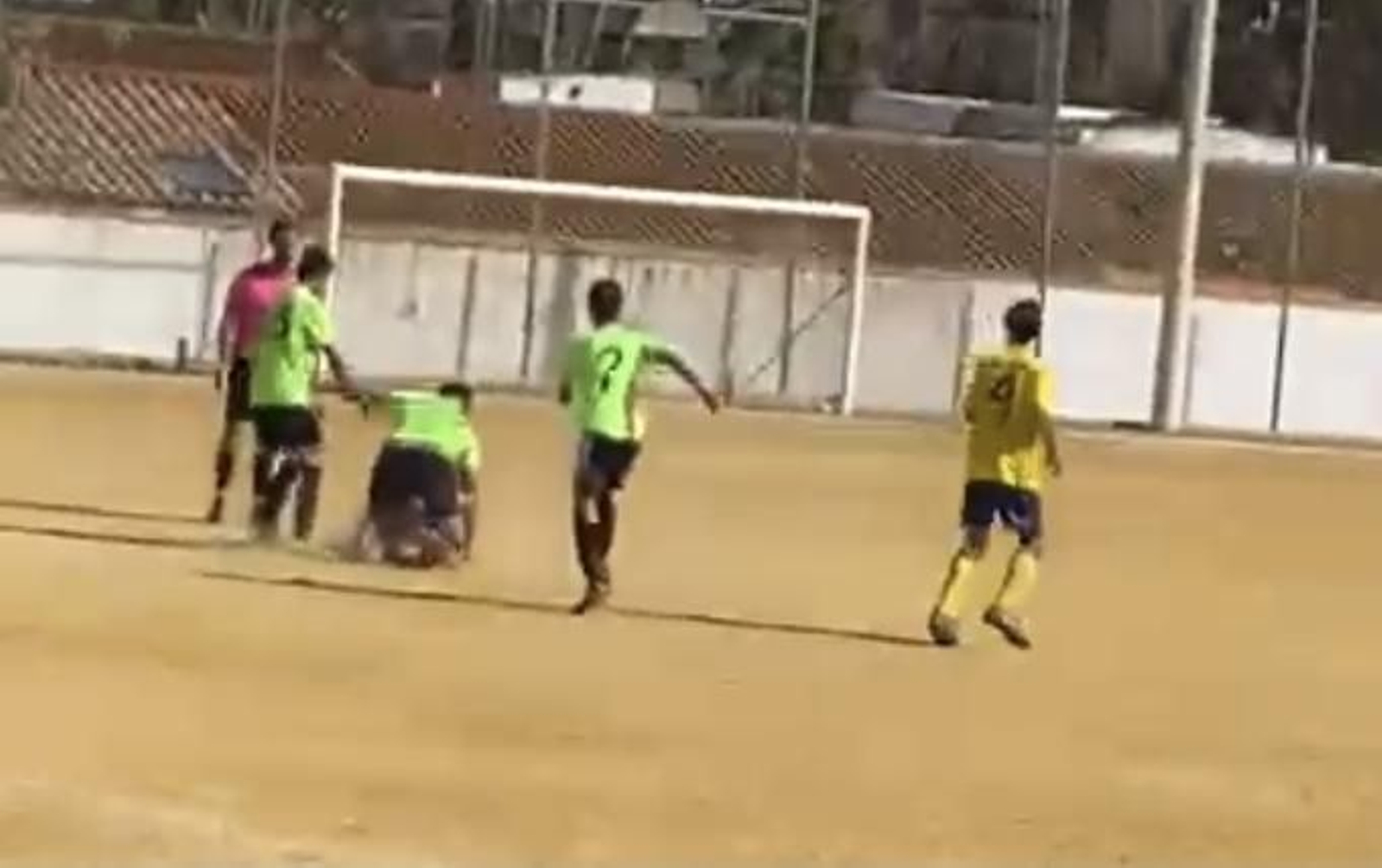 Un momento de los incidentes en el Cristo Pobre-PMD Moguer del pasado fin de semana.