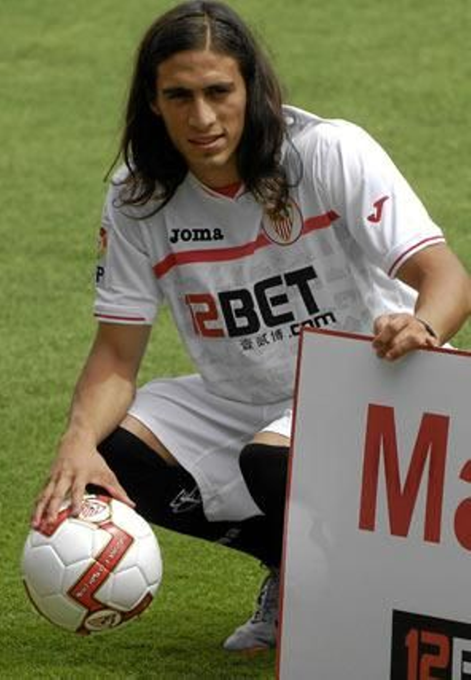 Cáceres: "Jugaré donde me diga el técnico, pero mi puesto es el de central"