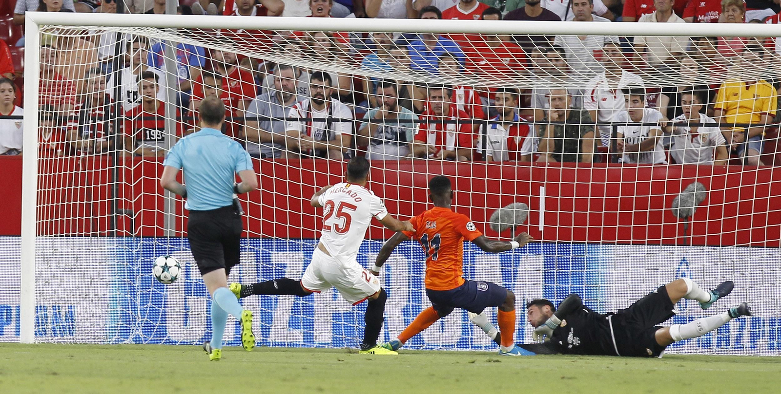 Las imágenes del Sevilla-Basaksehir