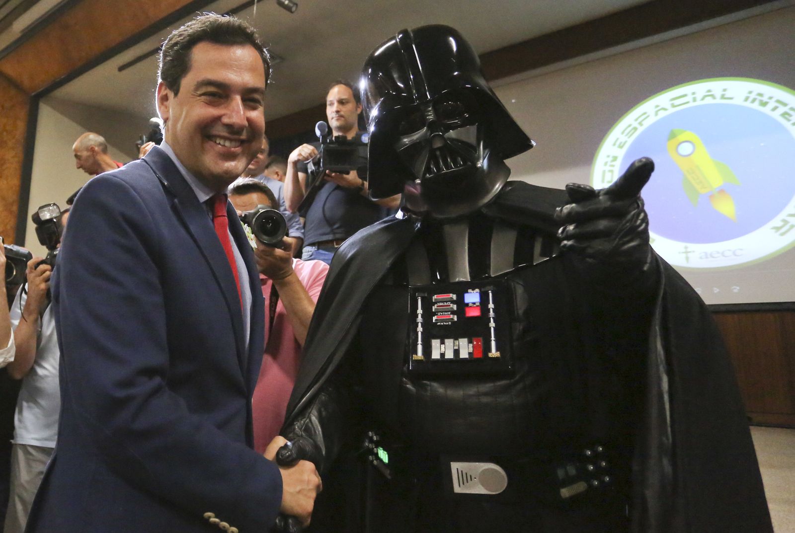 Las fotos de la presentación de la nave espacial de la Asociación contra el Cáncer en Málaga