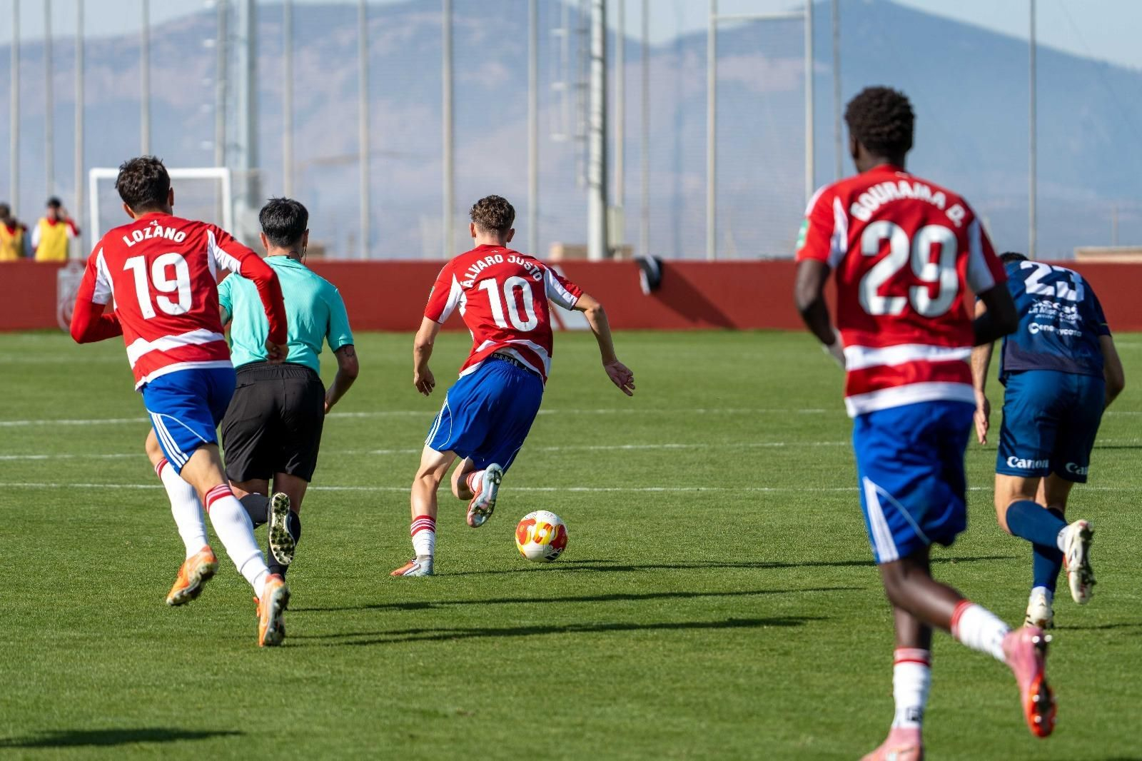 Álvaro Justo saliendo a un contragolpe.