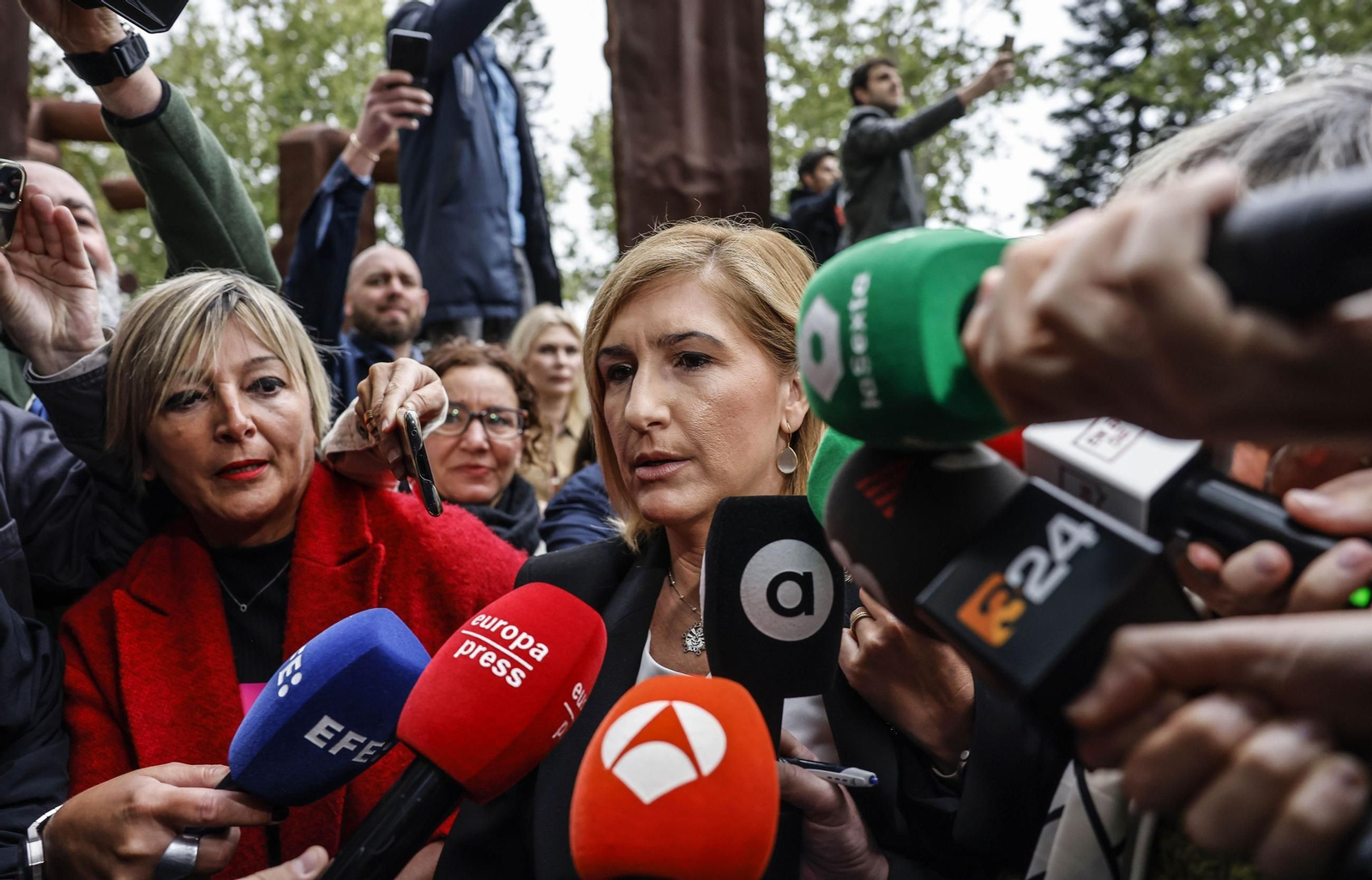 La ex 'consellera' de Interior de la Generalitat Salomé Pradas, antes de comparecer ante la juez. La ex 'consellera' de Interior de la Generalitat Salomé Pradas, antes de comparecer ante la juez.