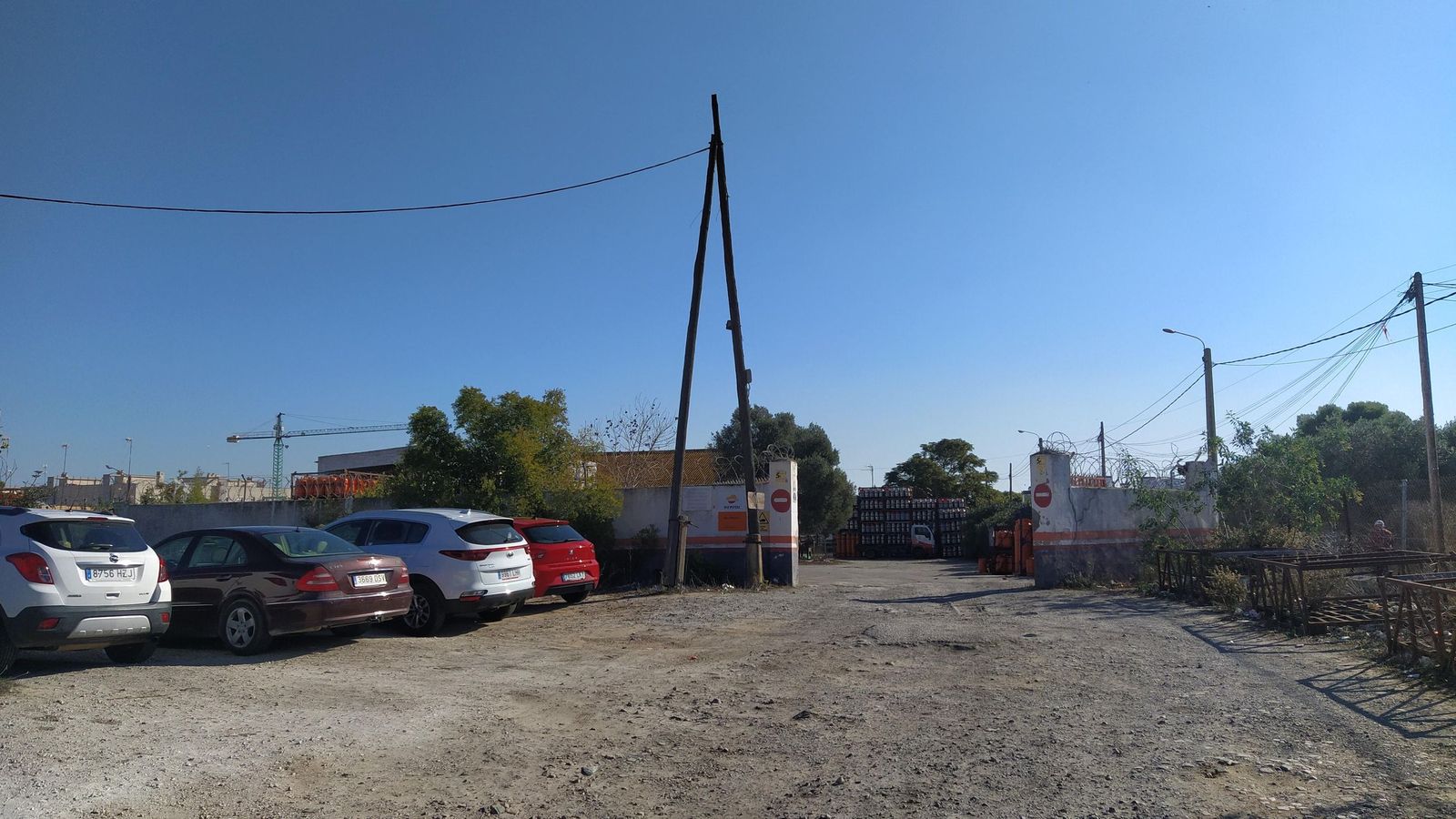 Acceso al depósito de bombonas de butano en San Fernando, en una imagen de archivo.