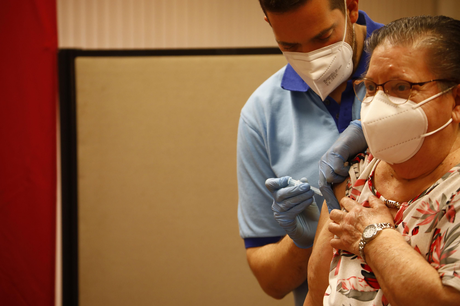 El comienzo de la vacunación a la población de 70 a 79 años de Córdoba, en fotografías