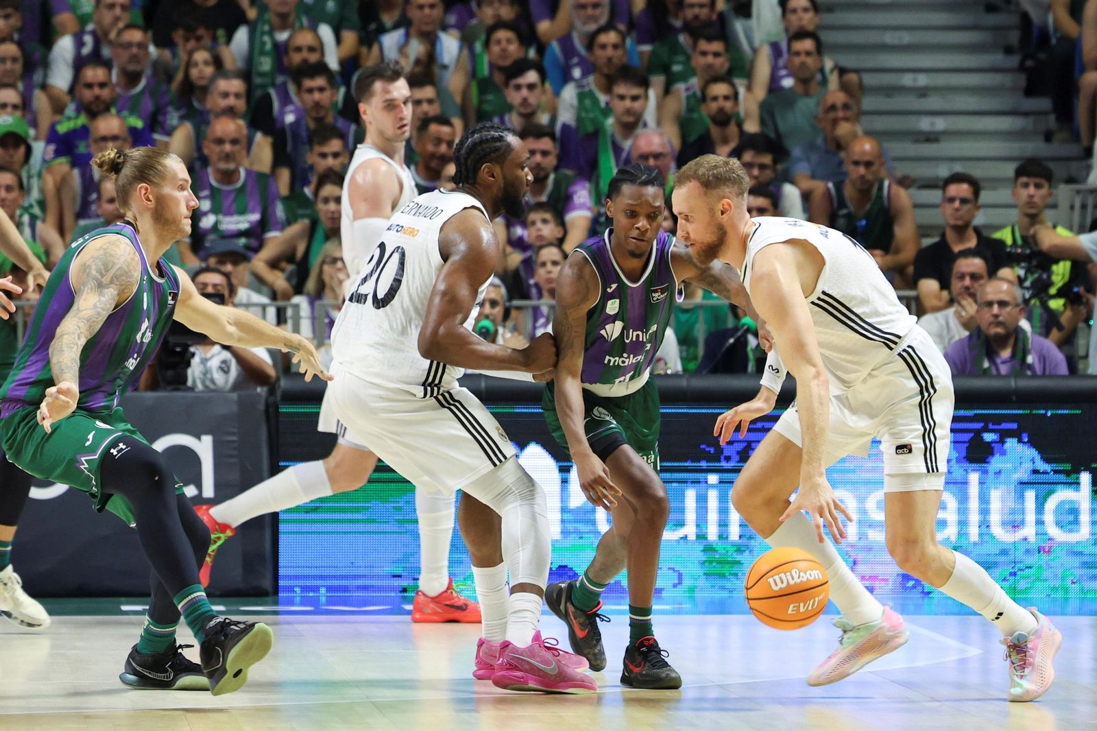 Piel de gallina con el adiós del Carpena al Unicaja
