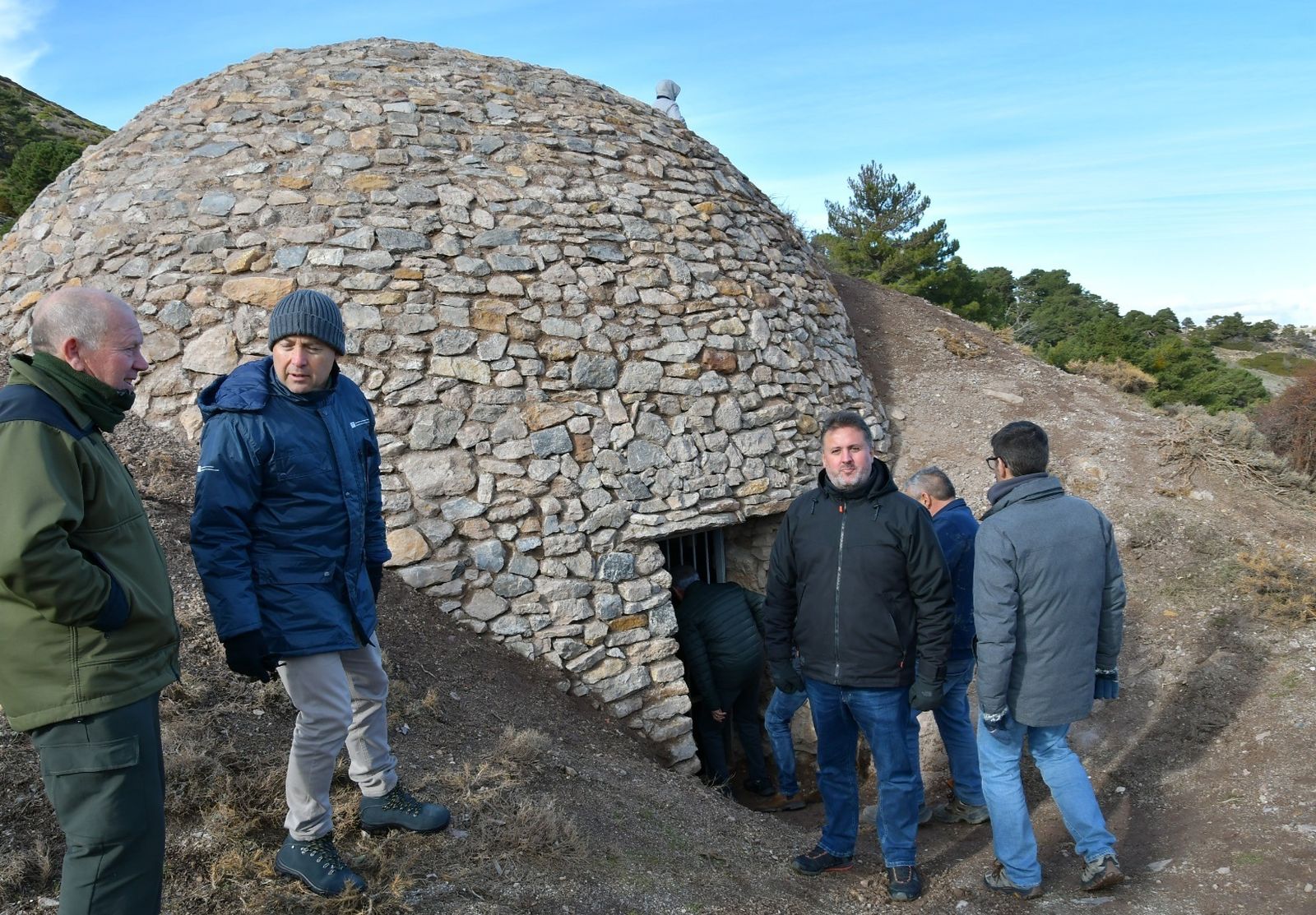 Visita al Pozo de la Nieve tras su restauración