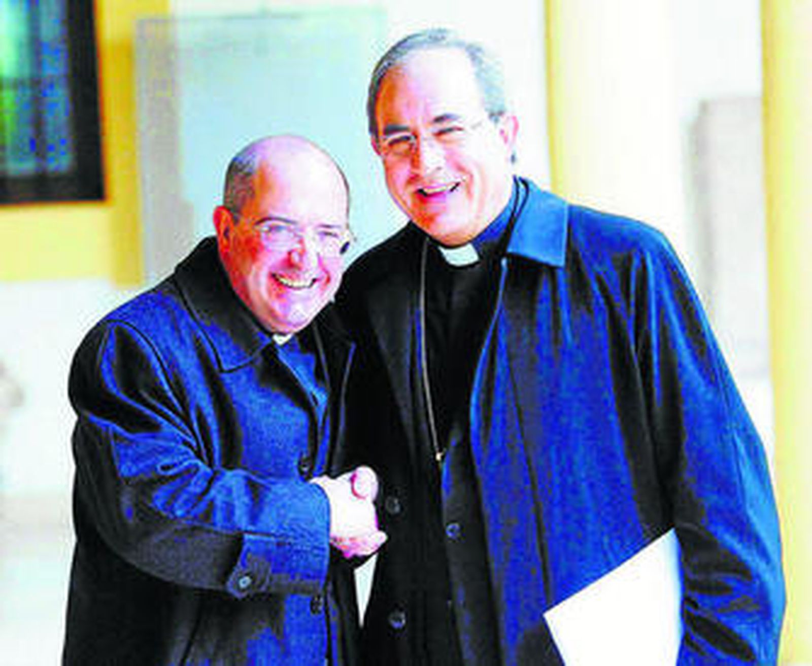 Santiago Gómez Sierra, obispo auxiliar, y Juan José Asenjo, arzobispo.