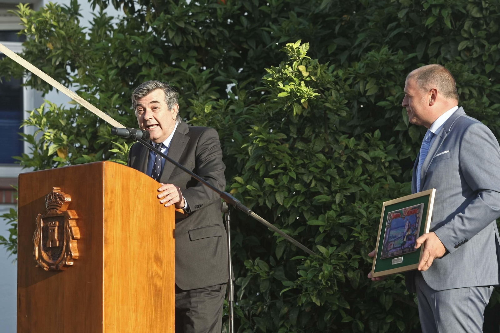 Imágenes del acto de coronación de la Feria de Los Barrios