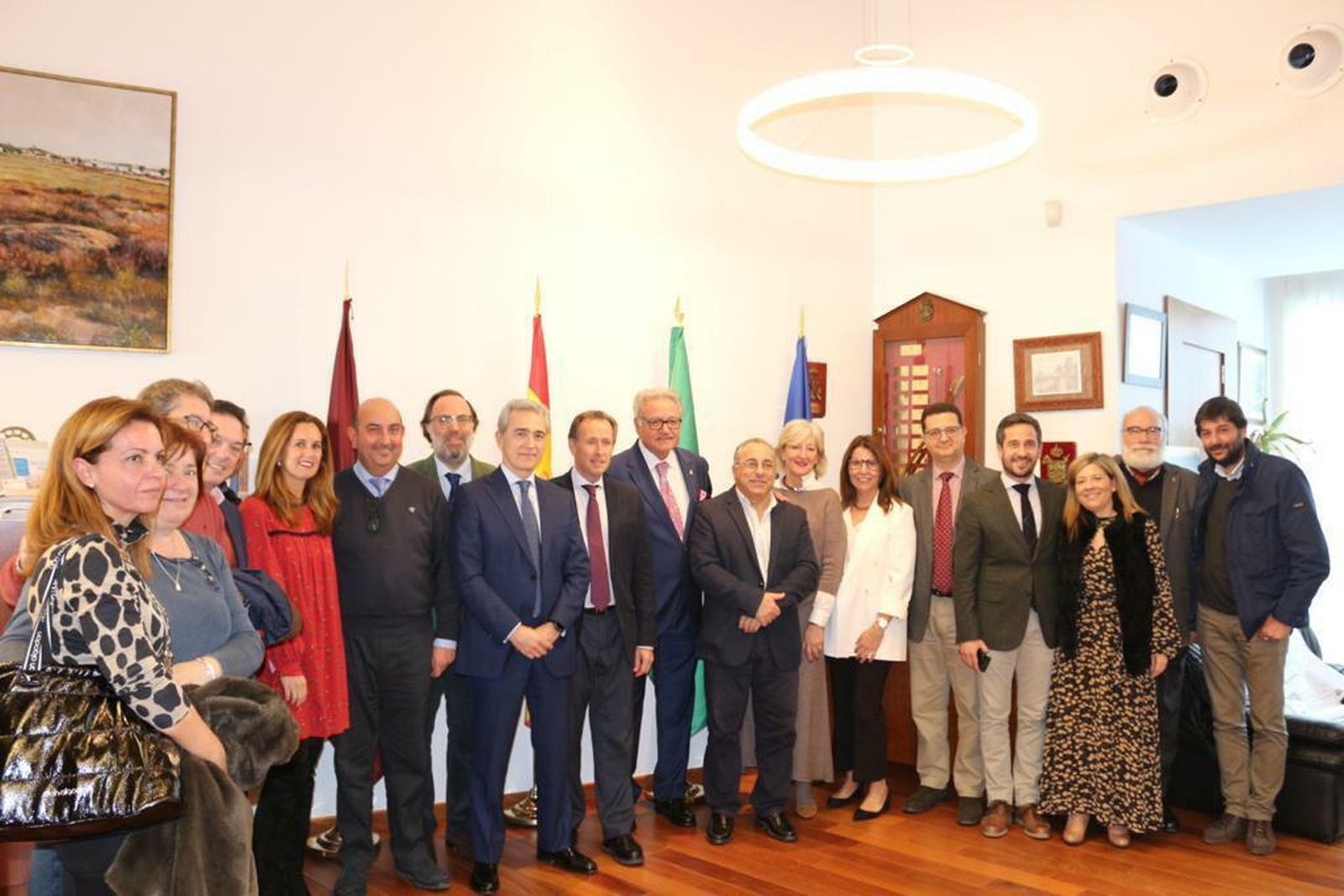 Carmen Verdugo, Candida Verdier, Pepe Román, Belén Muñoz, Diego Ramírez, Rafael Gallo, Francisco Javier López, el alcalde José María Román, el homenajeado Luis López Almagro, Ángel Tomás Pérez, Ana Gutiérrez, Eva Verdugo, Enrique Mengibar, José Vera, Eva Mota, Javier López y Fabián Santana.