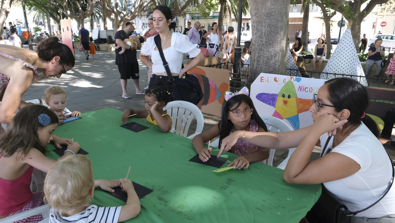 Juegos Tradicionales Infantiles en la Feria de Almería 2024, en imágenes