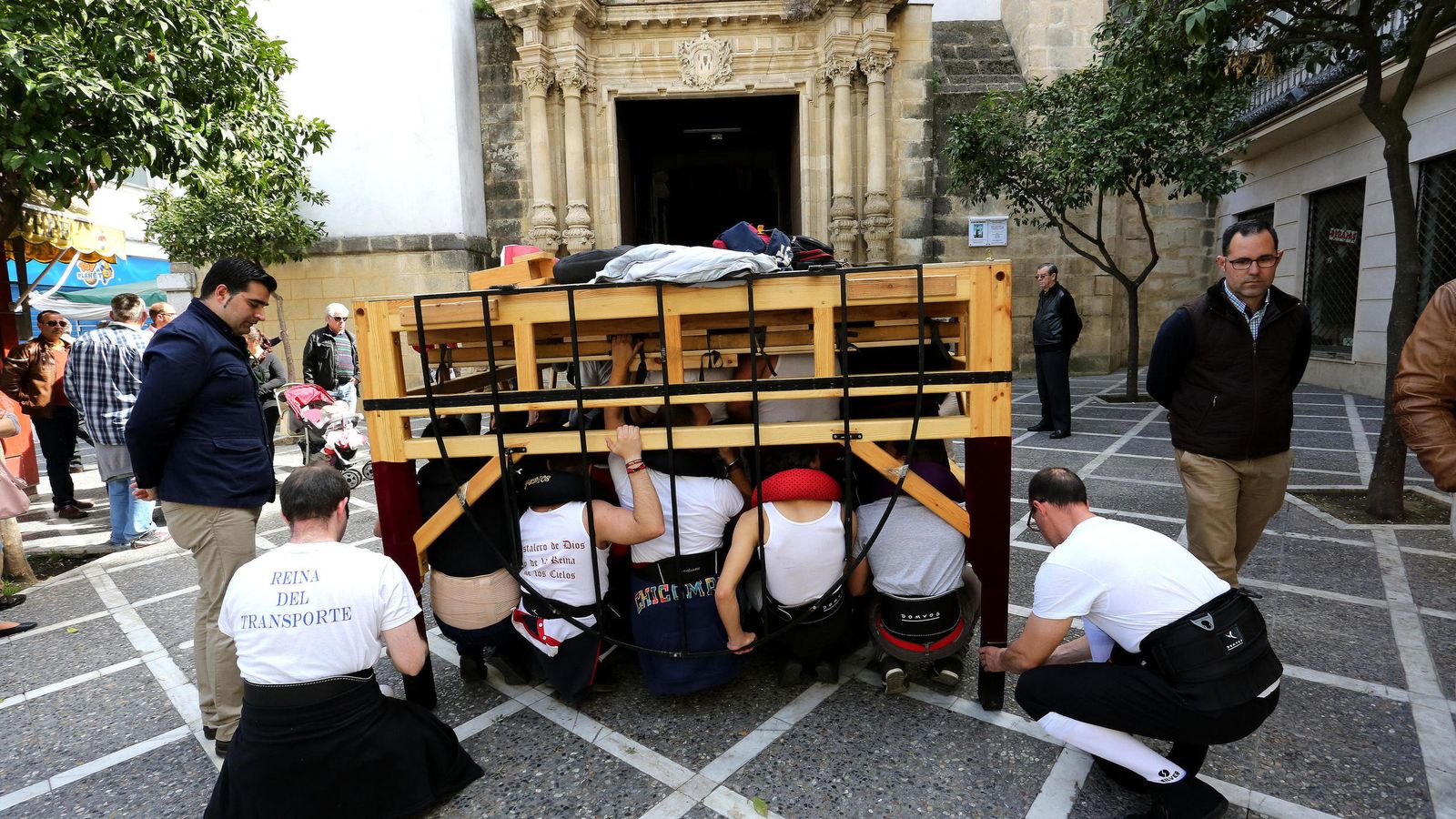 Un ensayo con la parihuela en la puerta de San Francisco.