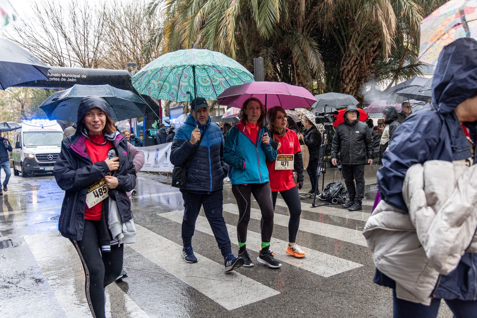 En imágenes: la lluvia no frena a más de un millar de corredores en la V Carrera Popular del IES San Juan Bosco (1)