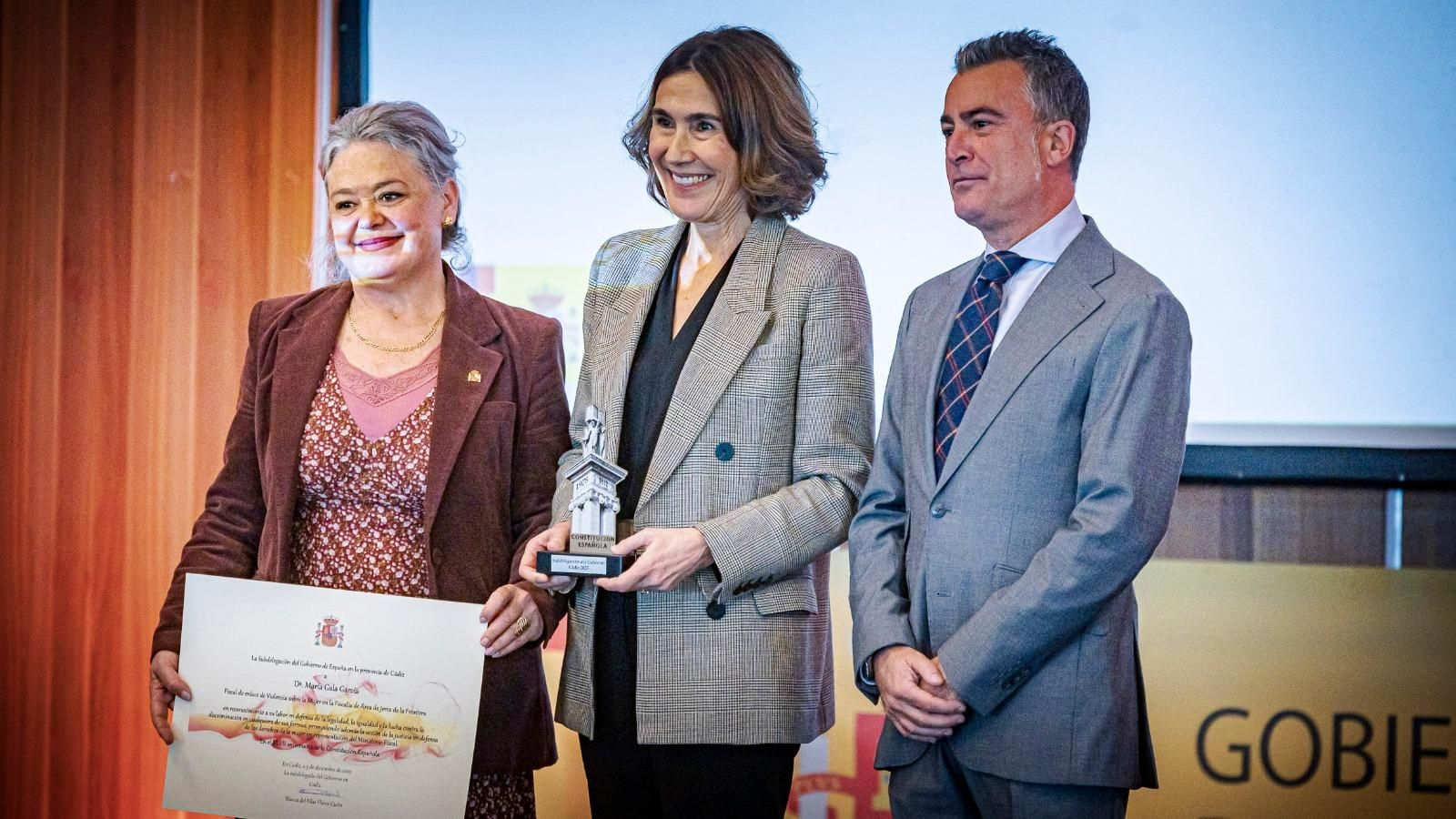 Blanca Flores, junto a la María del Mar Argente, y el fiscal jefe provincial, Ángel Núñez.