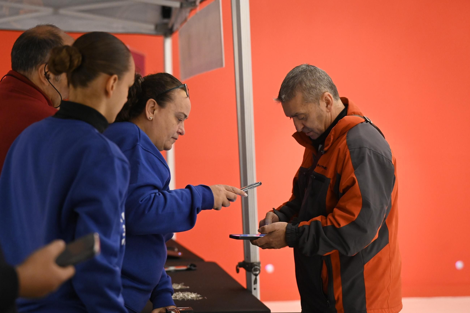 La Feria del Corredor y la entrega de dorsales para la Media Maratón de Córdoba 2025, en imágenes