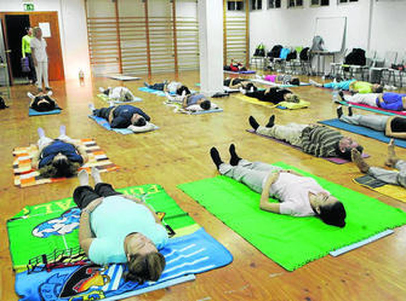 Alumnos que participaron el año pasado en este curso de yoga.