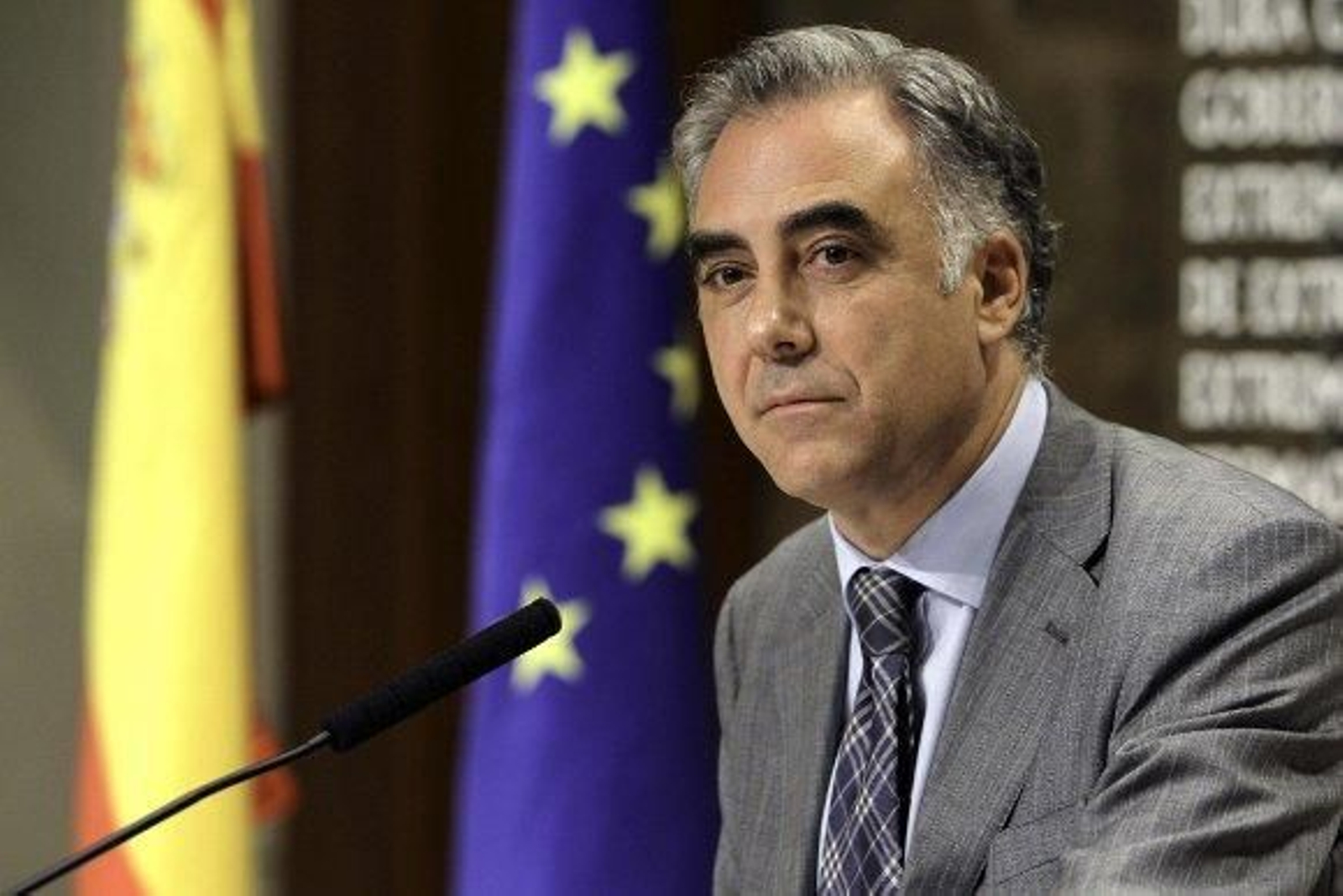 El consejero extremeño de Salud dimite por tener una consulta privada en Portugal